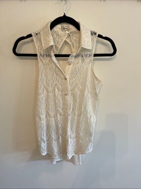 Kirra Ivory Sleeveless Lace Button-Down Collared Top